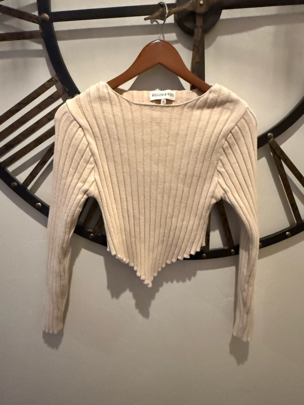 Willow & Fable Cream Ribbed Point-Hem Crop Top